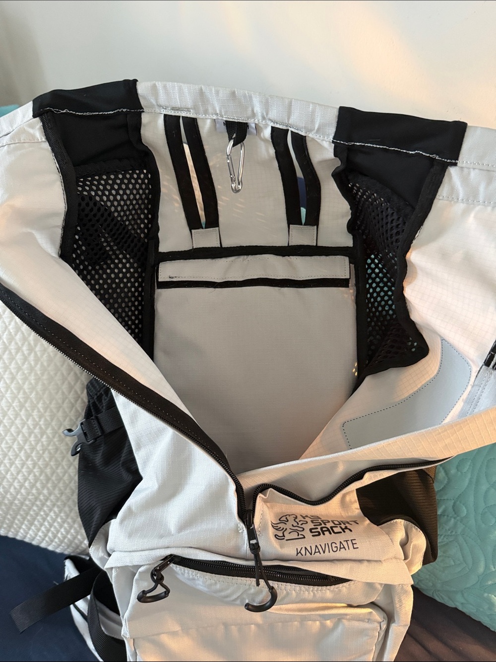 Knavigate | Advanced Dog Carrier with Internal Frame & Hip Belt - Small - Picture 3 of 5